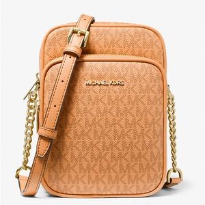 MICHAEL KORS
Jet Set Travel Medium Signature Logo Crossbody Bag
CIDER
NWT